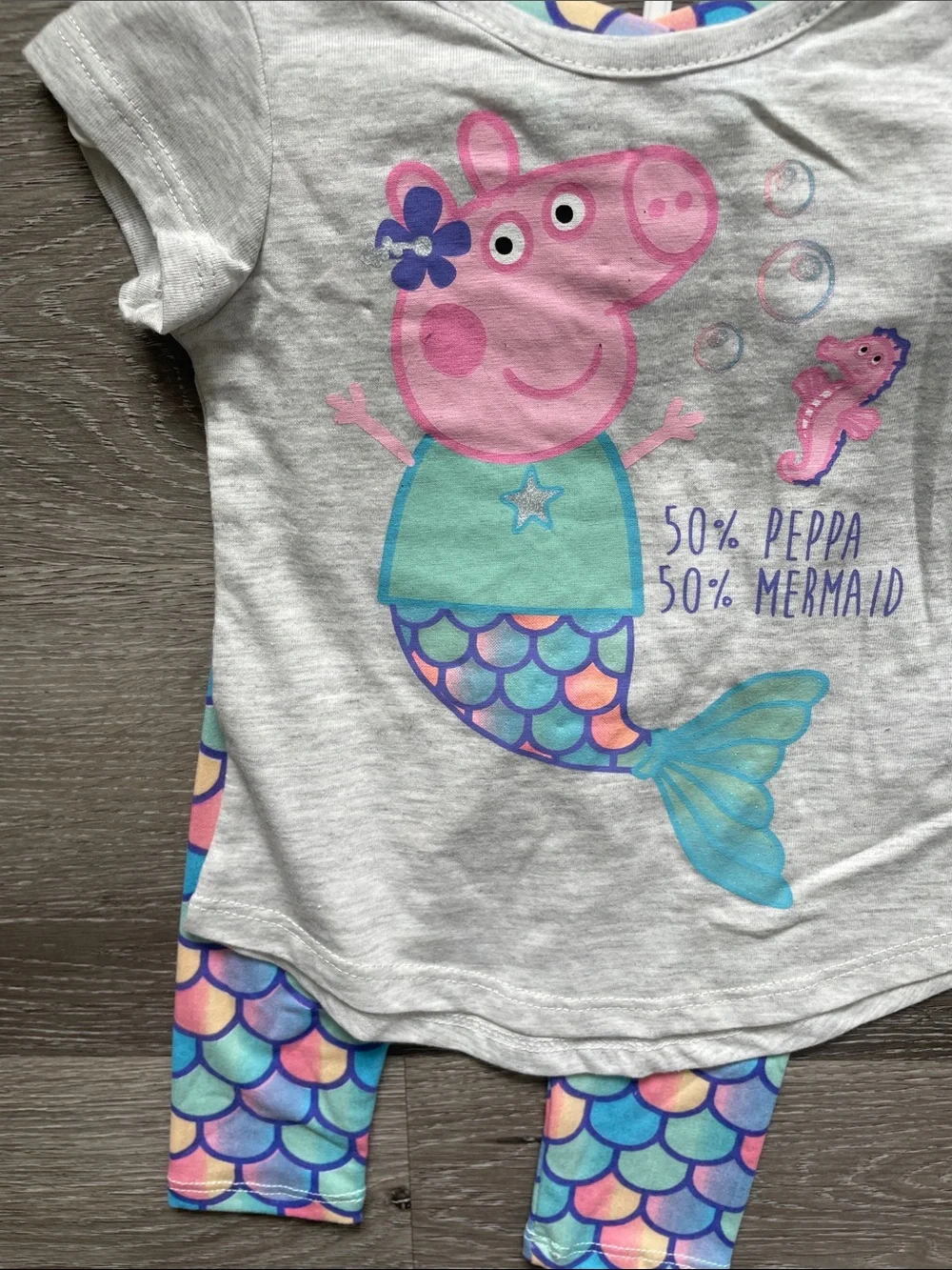 Peppa Pig Gray Tee/Multicolored Mermaid Scale Leggings